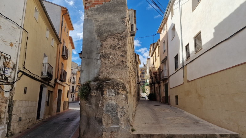 Cerca de un kimetro de muralla