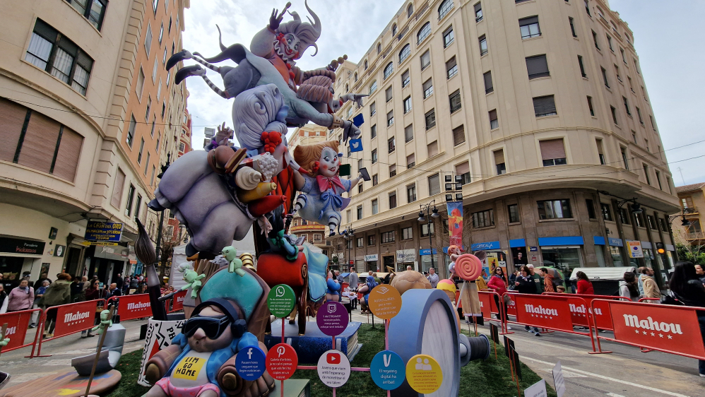 Falla Linterna Na Robella