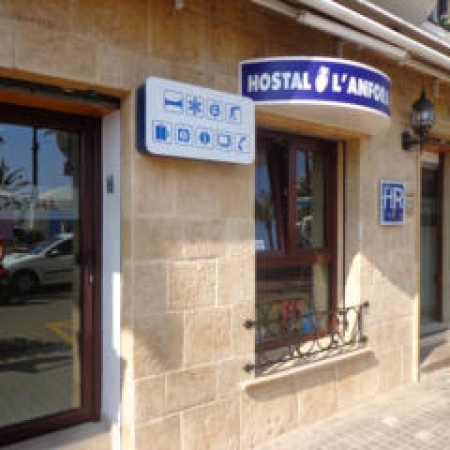 Hostal L